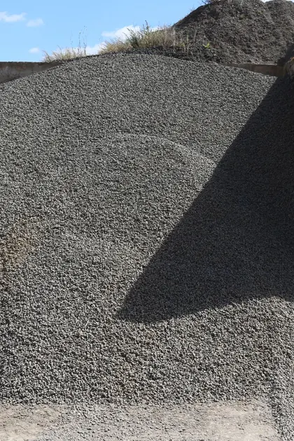 Aggregate screenings 14mm in a bulk bay